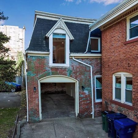 Carriage House Loft - King Bed And Garage Parking Apartment Buffalo Bagian luar foto