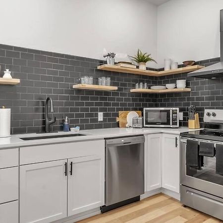 Carriage House Loft - King Bed And Garage Parking Apartment Buffalo Bagian luar foto
