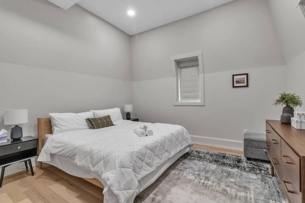 Carriage House Loft - King Bed And Garage Parking Apartment Buffalo Bagian luar foto